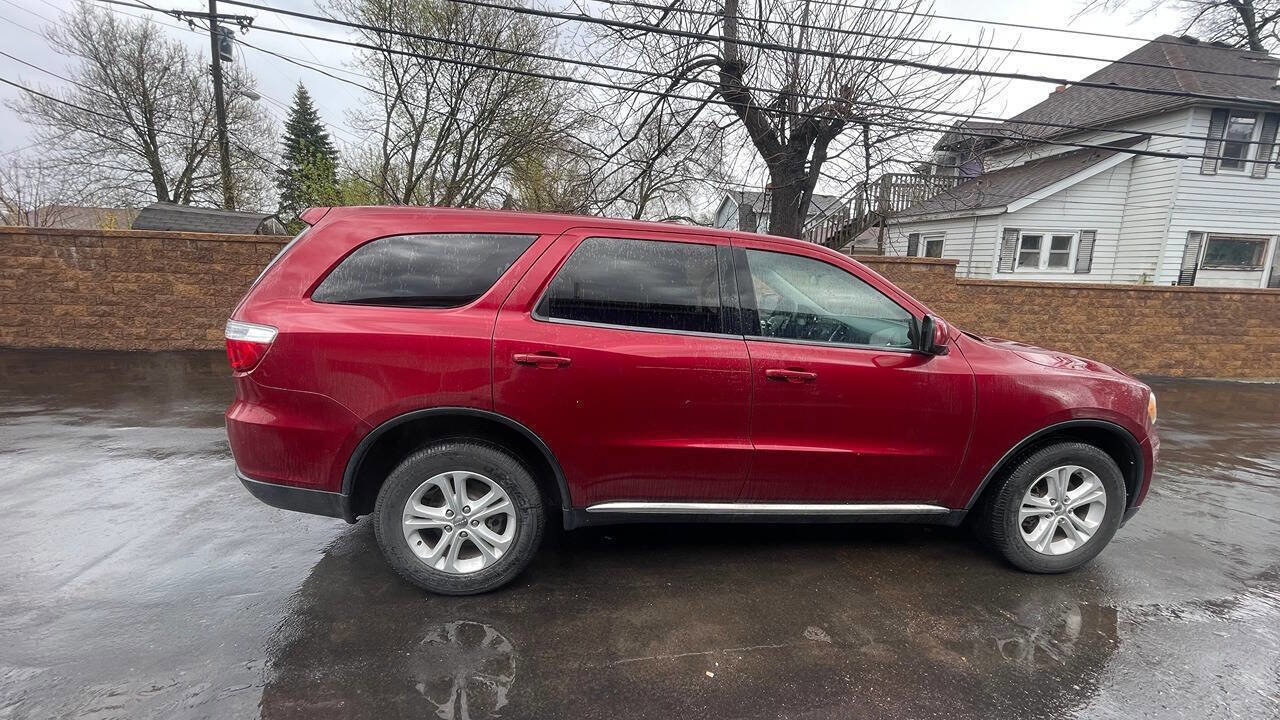 Used 2013 Dodge Durango SXT image 2