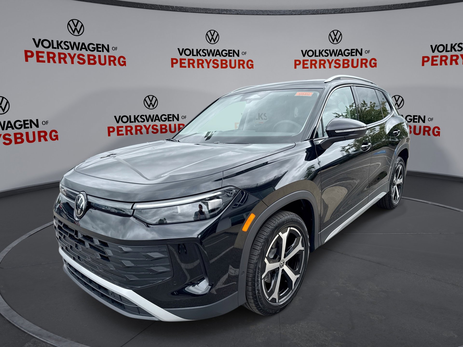 Used 2025 Volkswagen Tiguan SE