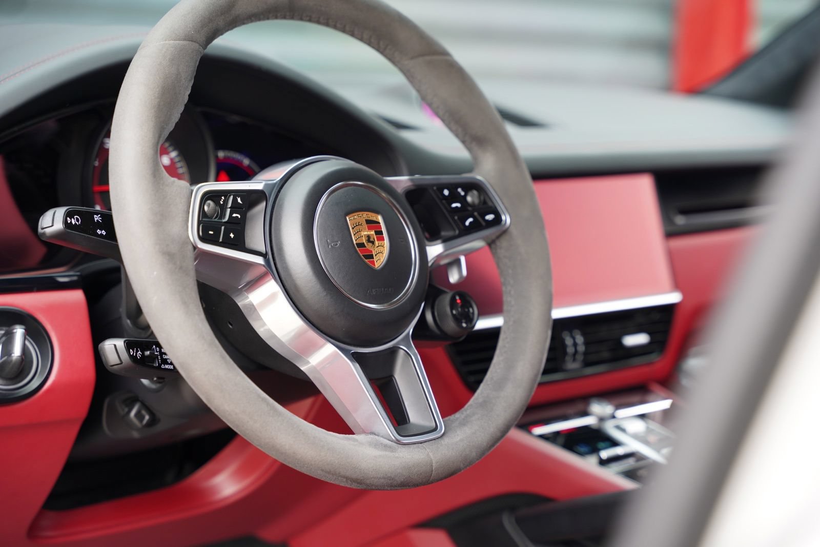 Used 2023 Porsche Cayenne GTS AWD/4WD image 34