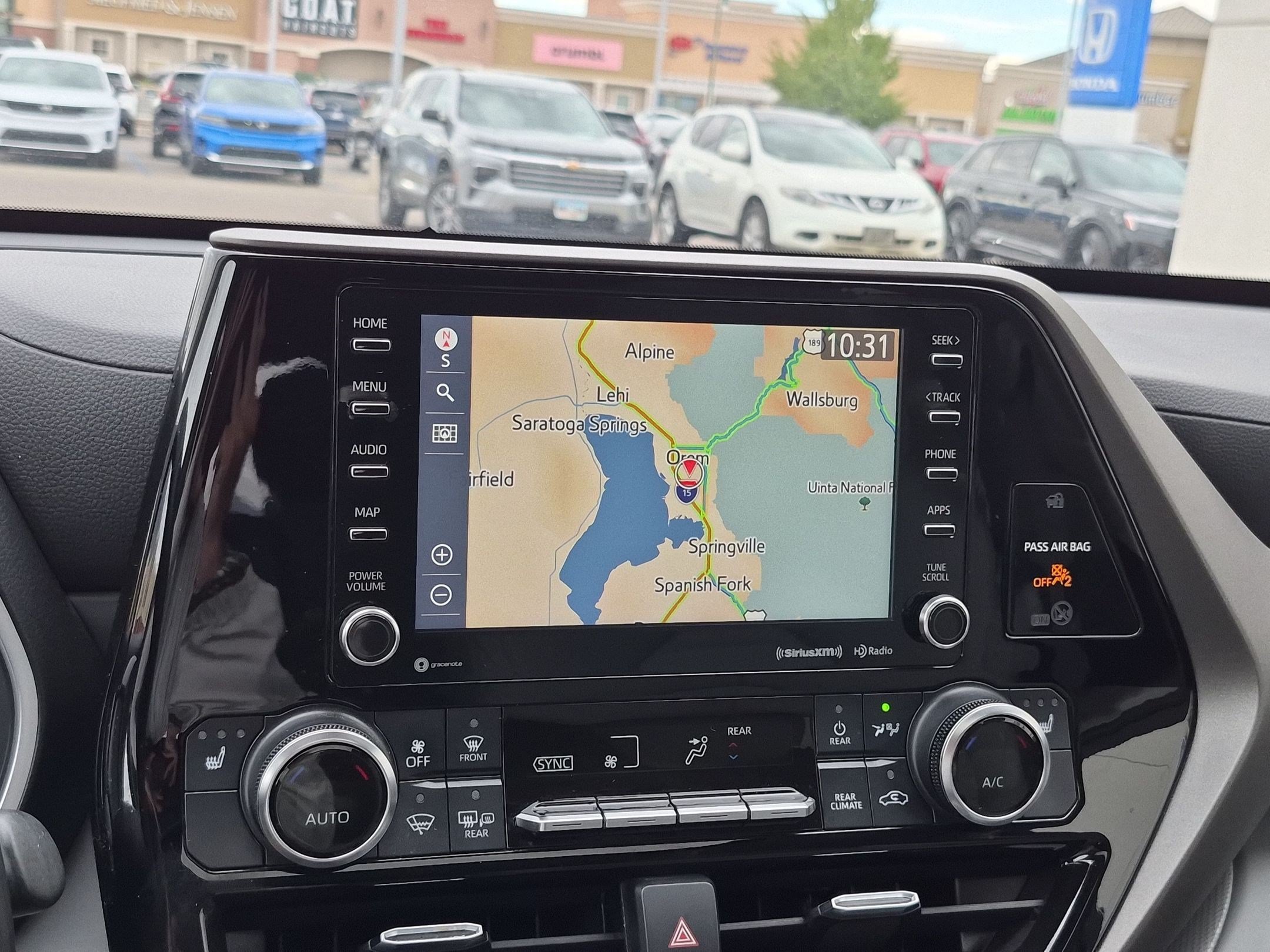 Used 2022 Toyota Highlander XLE AWD/4WD image 26