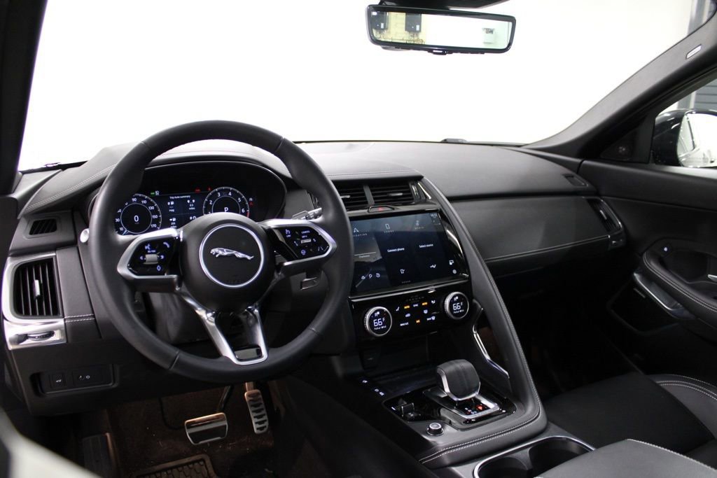Used 2024 Jaguar E-PACE R-Dynamic SE image 4