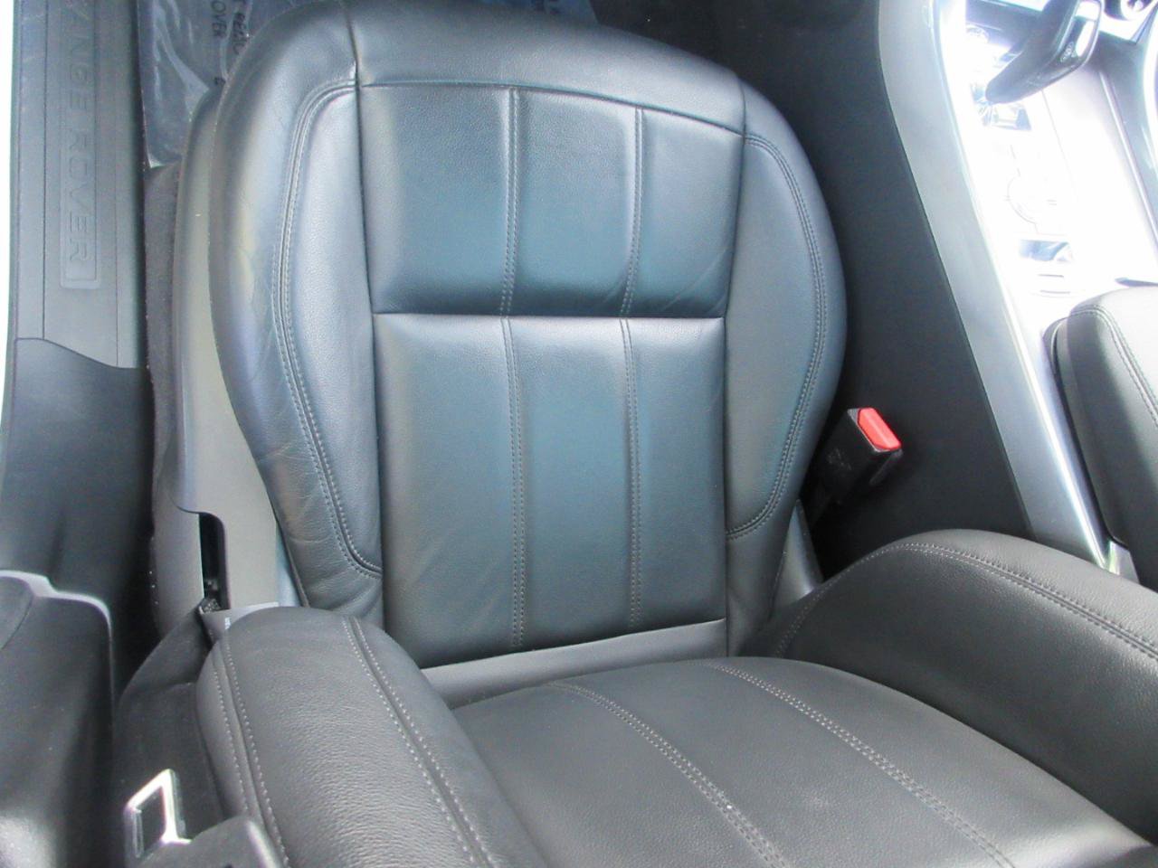 Used 2020 Land Rover Range Rover Sport SE AWD/4WD image 12
