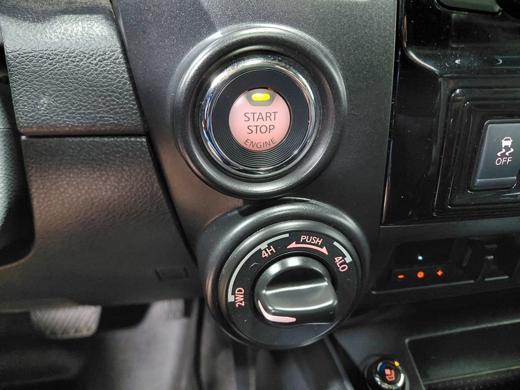 Used 2020 Nissan Titan PRO-4X AWD/4WD image 40
