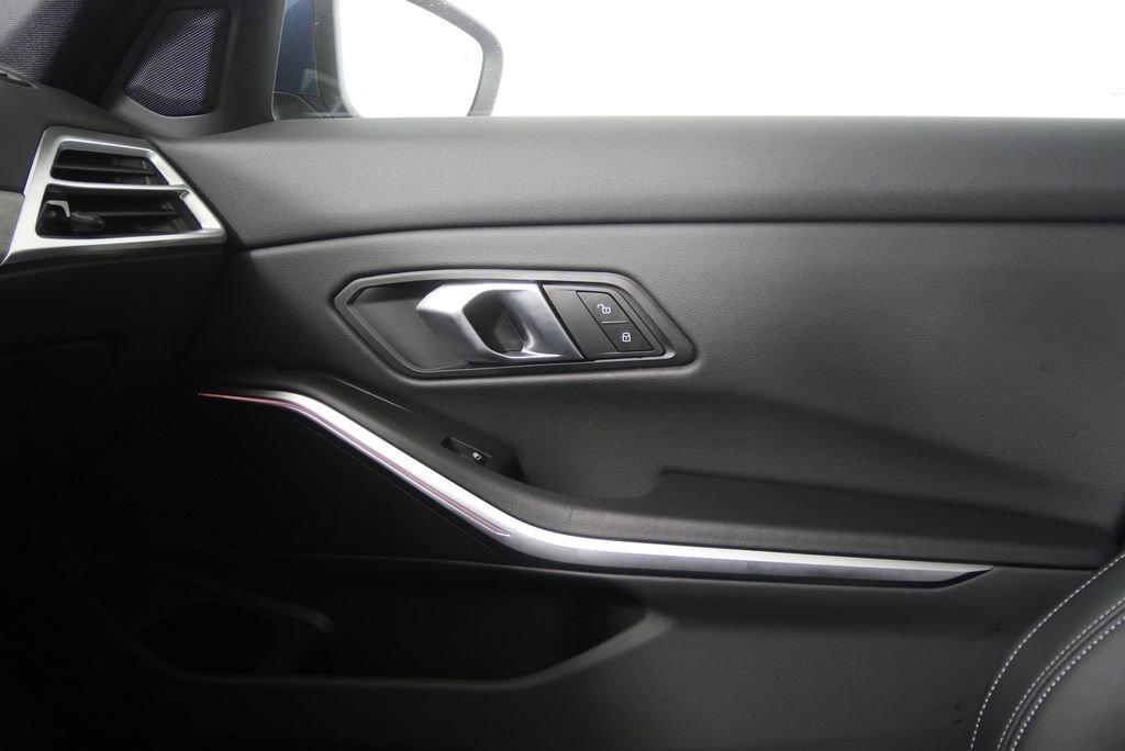Certified 2025 BMW 330i Sedan image 26