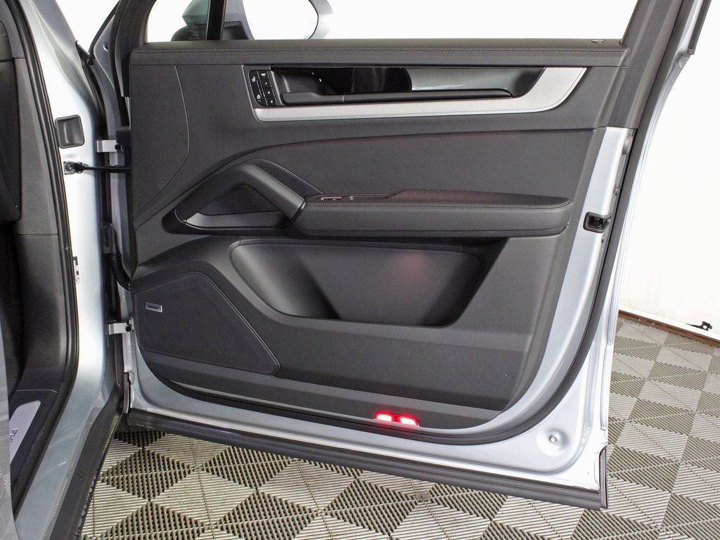 Certified 2025 Porsche Cayenne image 36