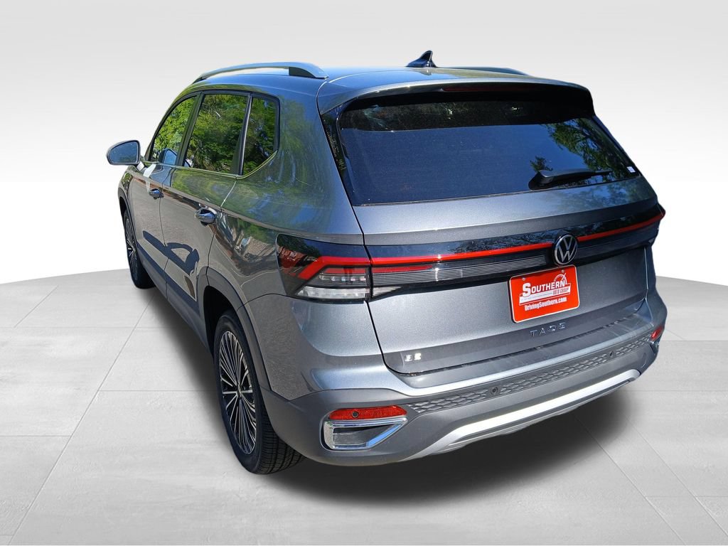 New 2026 Volkswagen Taos SE FWD image 3