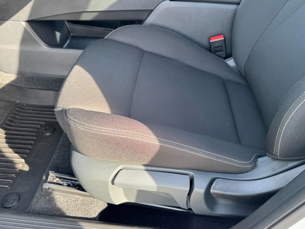 Used 2025 Nissan Rogue S image 14