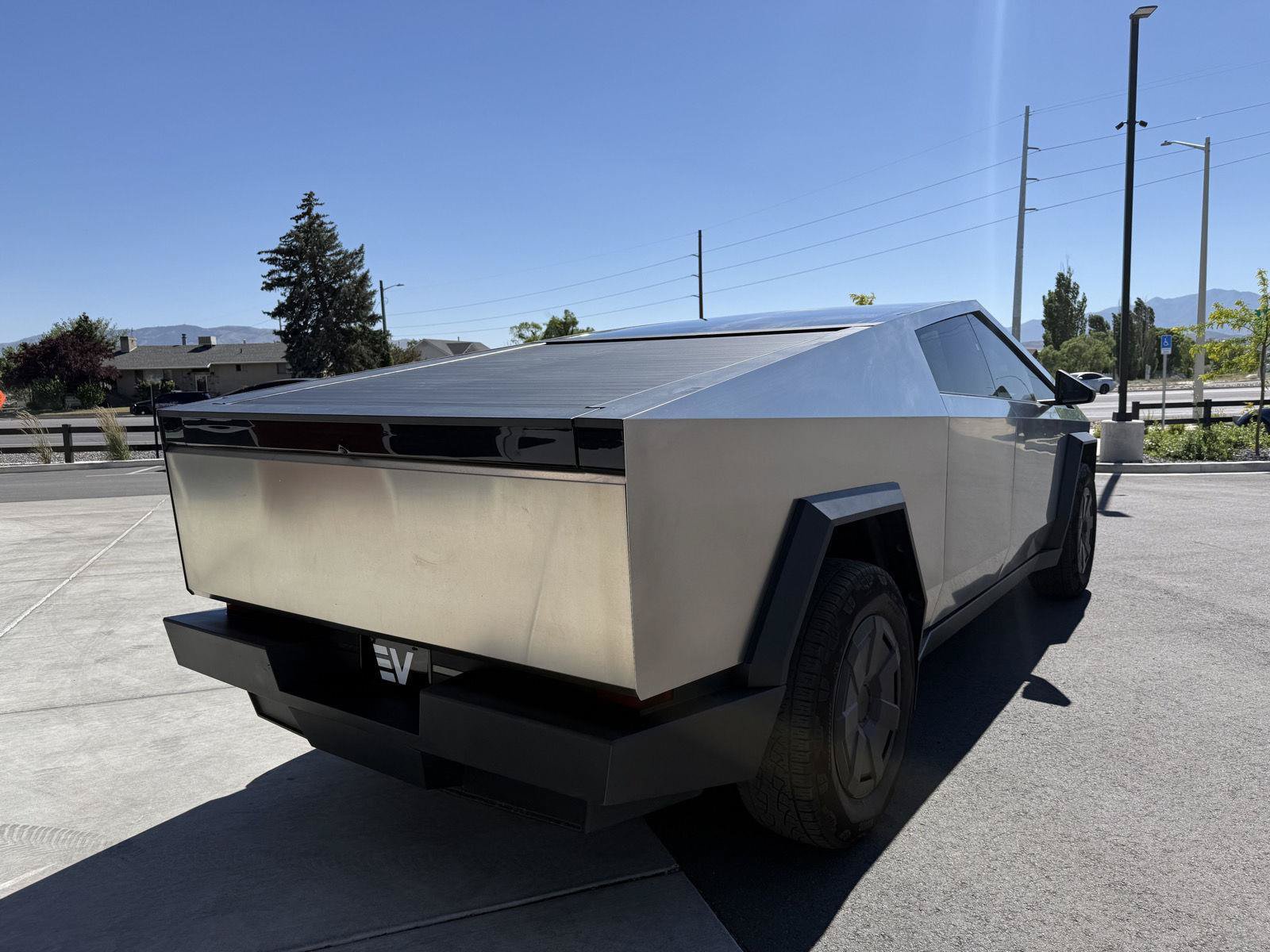 Used 2024 Tesla Cybertruck AWD Crew Cab image 8