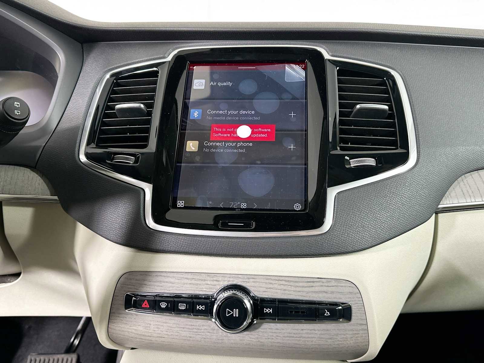 Used 2025 Volvo XC90 T8 Plus w/ Protection Package Premier image 11