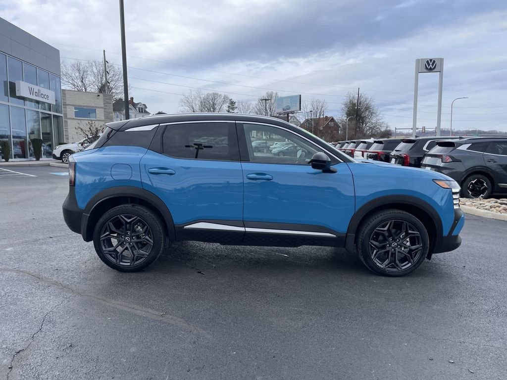 Used 2025 Nissan Kicks SR image 4