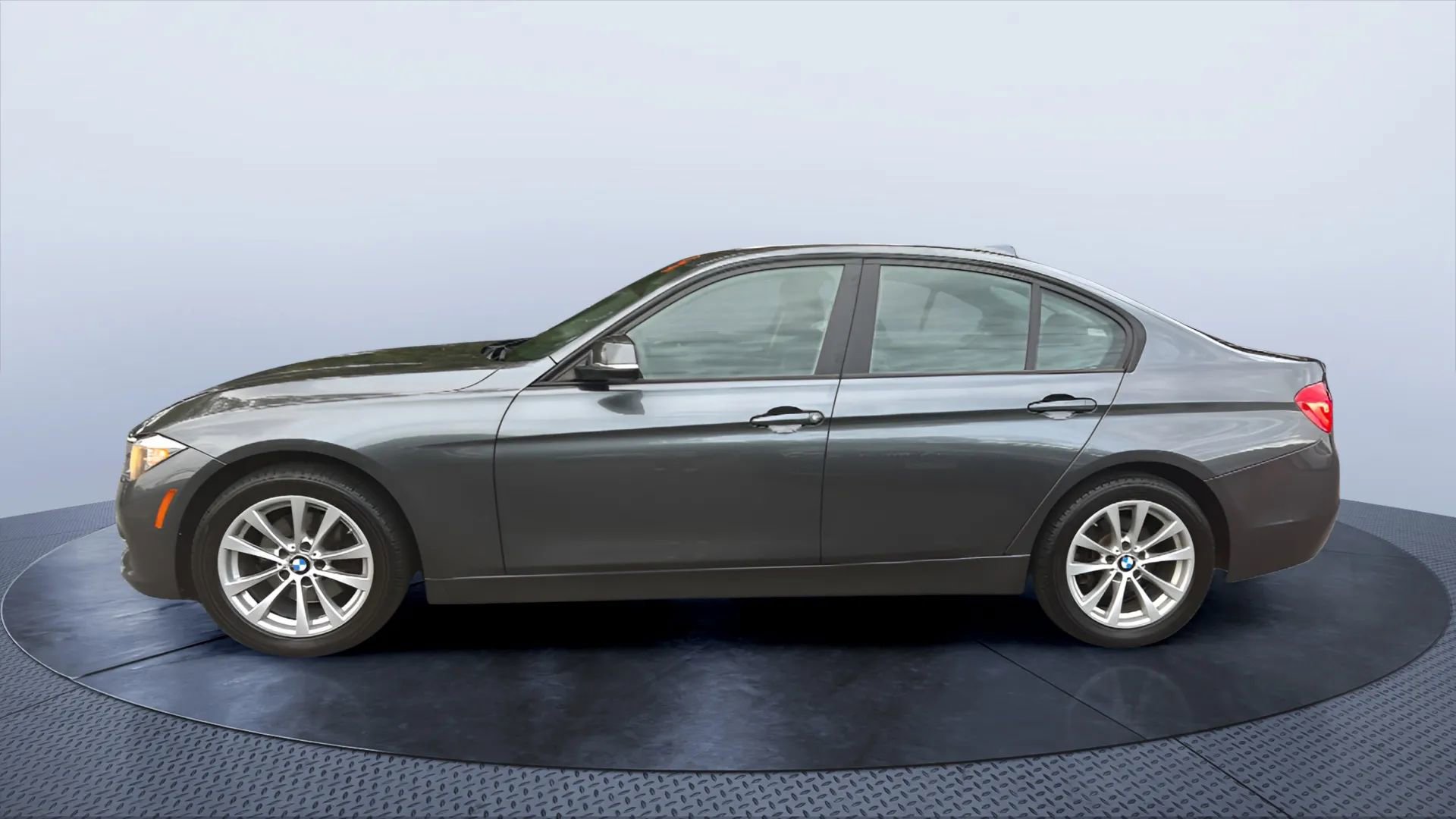 Used 2016 BMW 320i xDrive Sedan image 2