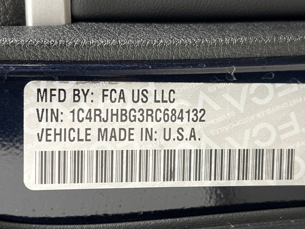 Used 2024 Jeep Grand Cherokee Limited w/ Black Appearance Package image 41