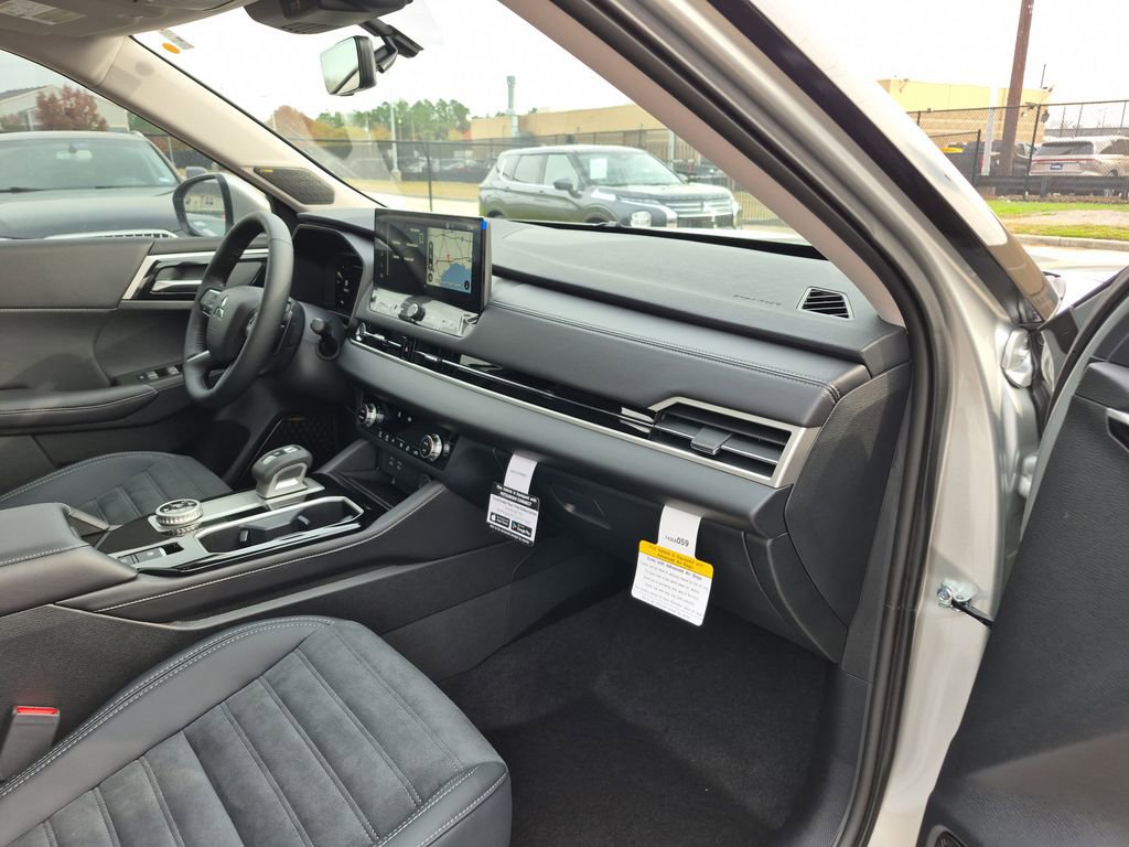 New 2026 Mitsubishi Outlander SE image 39