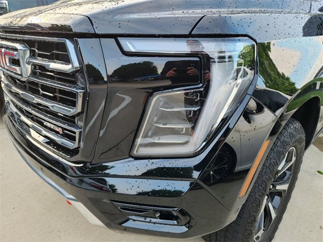 Used 2025 GMC Yukon AT4 w/ AT4 Premium Plus Package AWD/4WD image 8