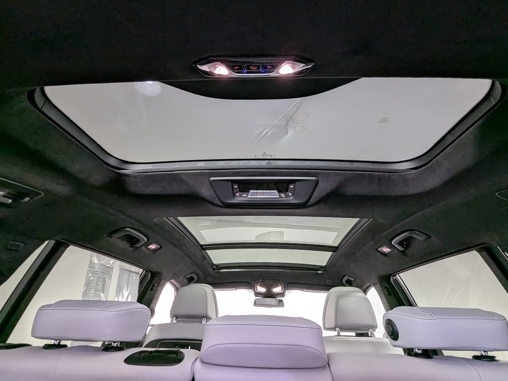 Used 2024 BMW X7 xDrive40i w/ M Sport Package AWD/4WD image 15