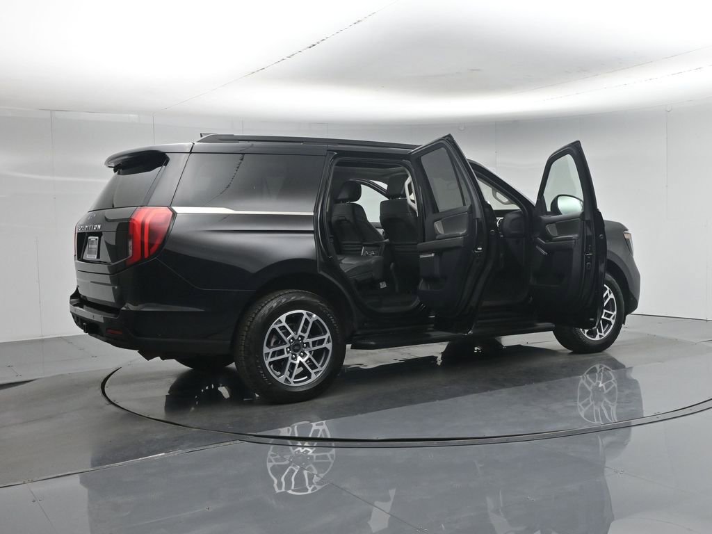 Used 2025 Ford Expedition Active AWD/4WD image 6