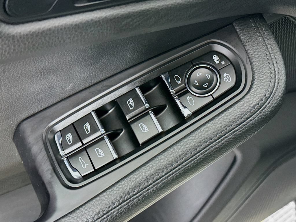 Certified 2018 Porsche Macan Sport Edition AWD/4WD image 18
