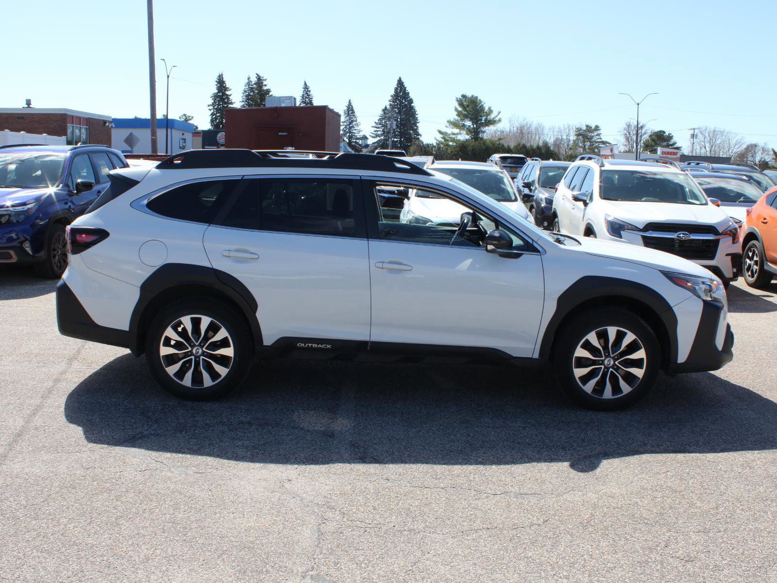 Used 2023 Subaru Outback Limited AWD/4WD image 4