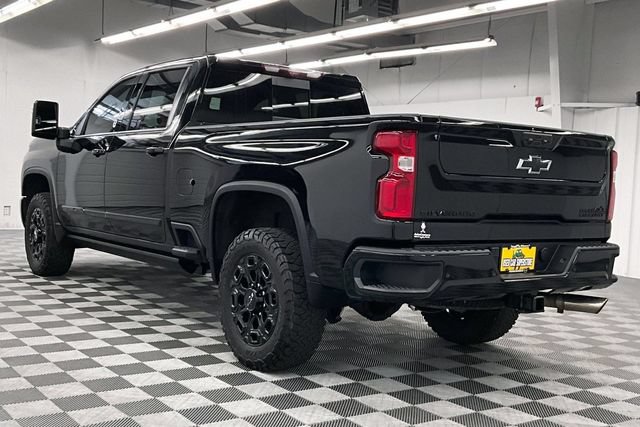 Used 2024 Chevrolet Silverado 2500 High Country w/ High Country Premium Package AWD/4WD image 2