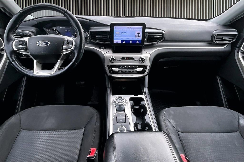 Used 2022 Ford Explorer XLT image 17