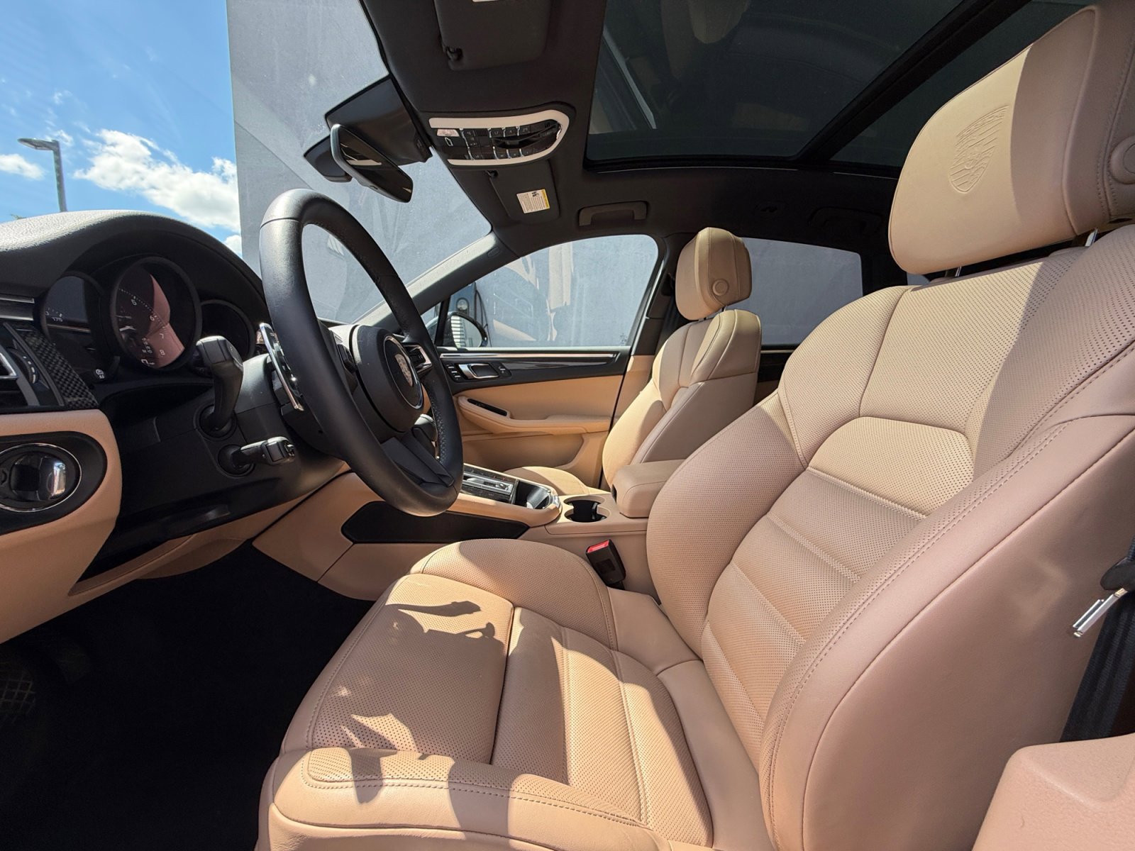 Used 2025 Porsche Macan AWD/4WD image 5