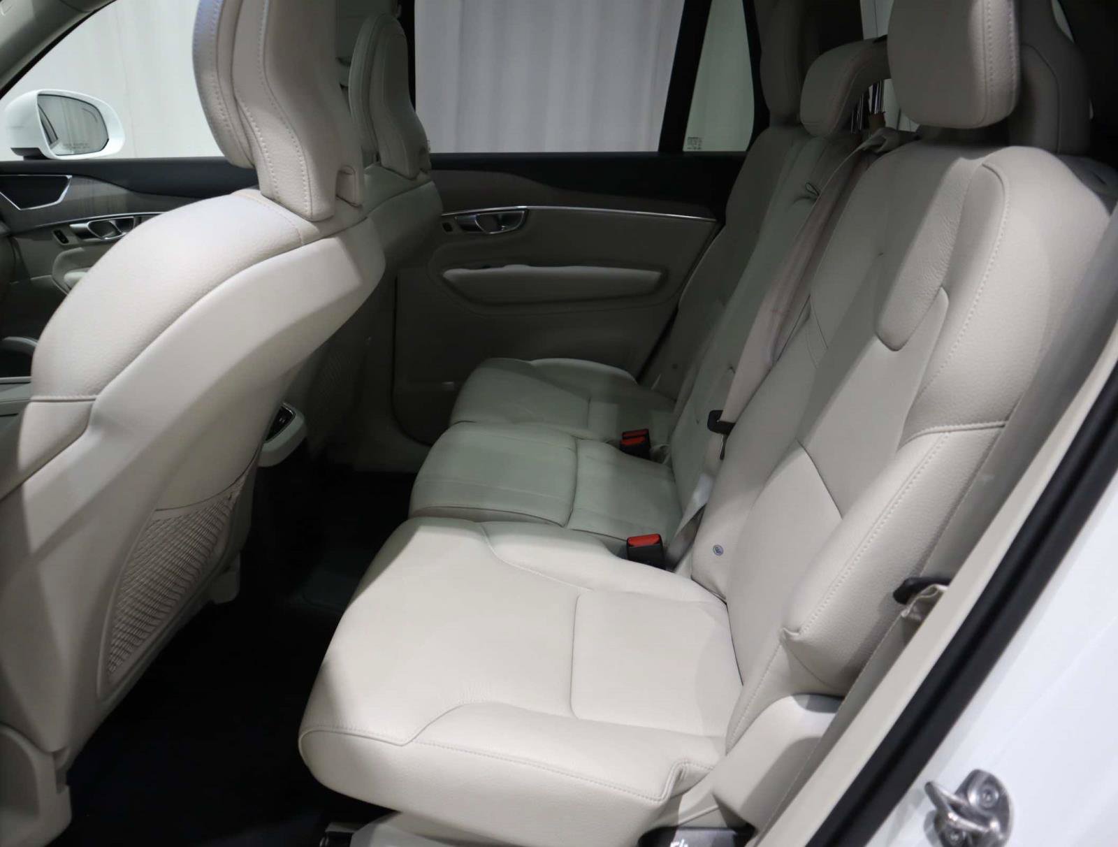 Used 2025 Volvo XC90 T8 Plus w/ Protection Package Premier AWD/4WD image 14