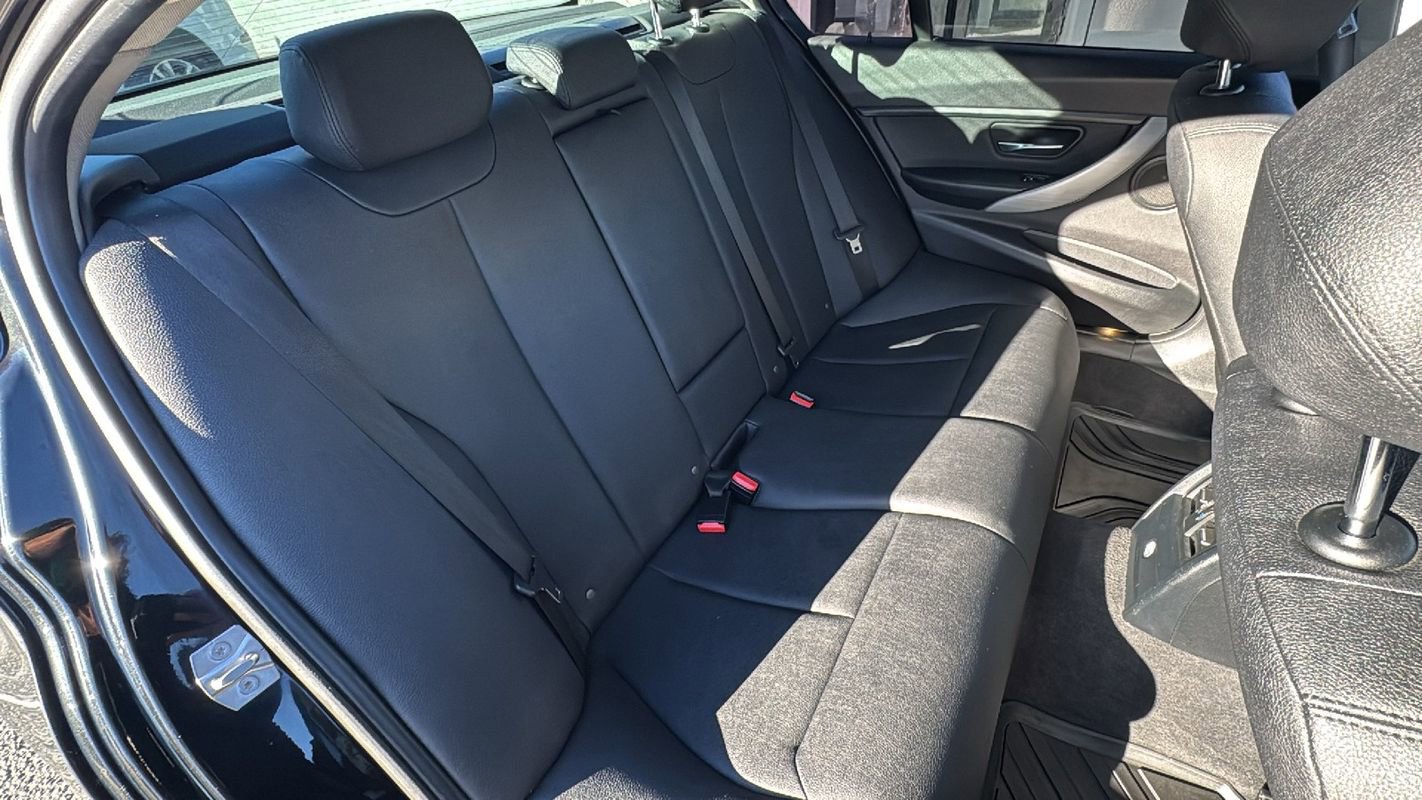 Used 2018 BMW 320i xDrive Sedan image 16