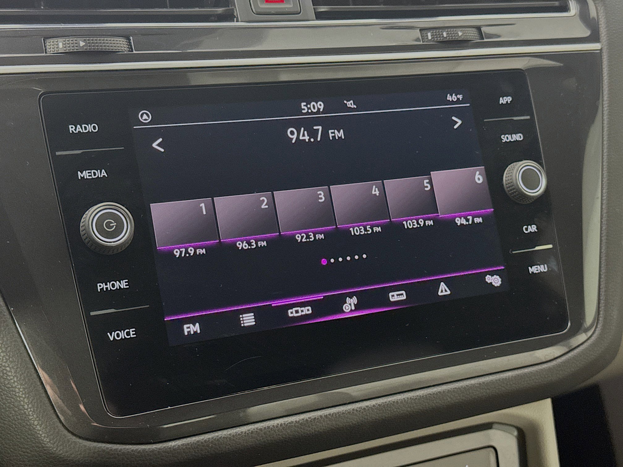 Used 2022 Volkswagen Tiguan SE R-Line image 14