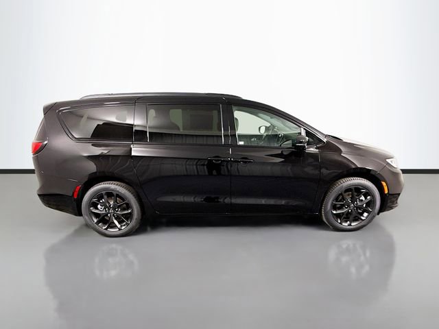 New 2026 Chrysler Pacifica Limited w/ S Appearance Package image 8