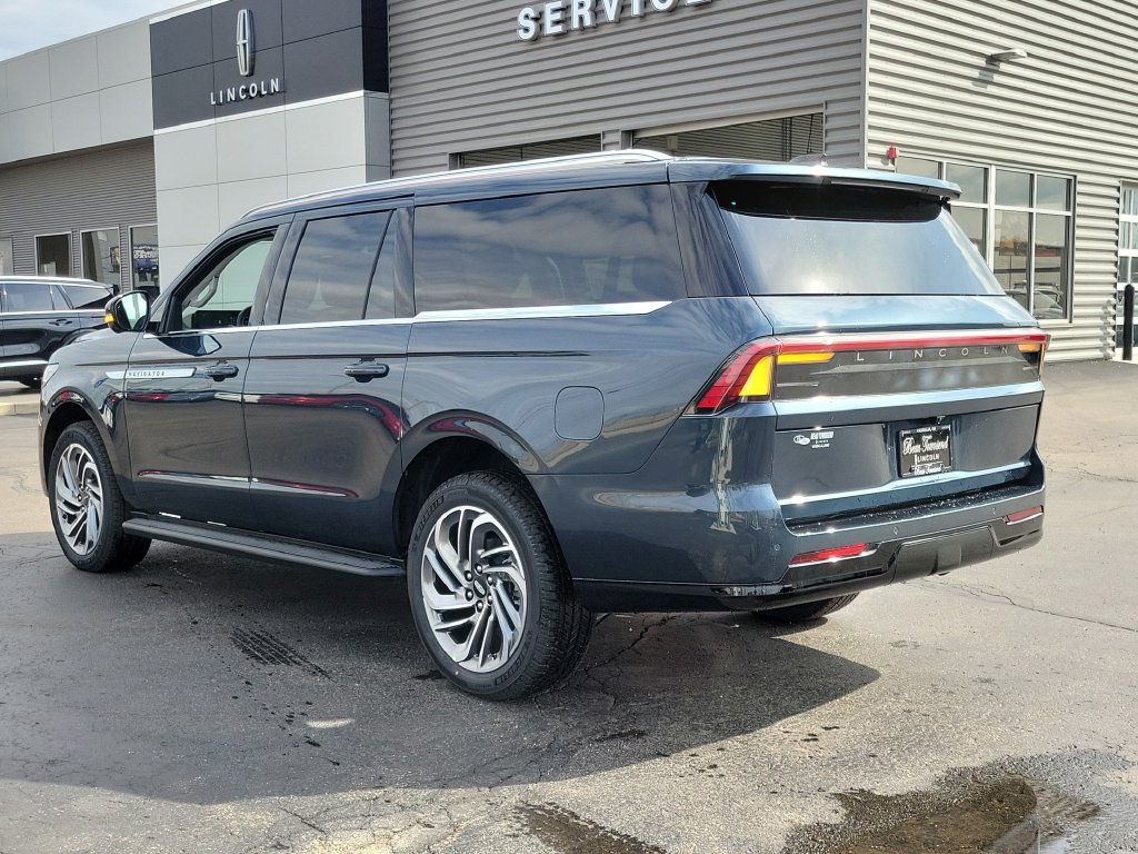 New 2026 Lincoln Navigator L Premier AWD/4WD image 6