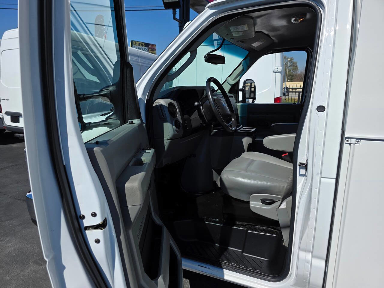 Used 2019 Ford E-350 and Econoline 350 Super Duty w/ Power Windows & Locks Group image 15