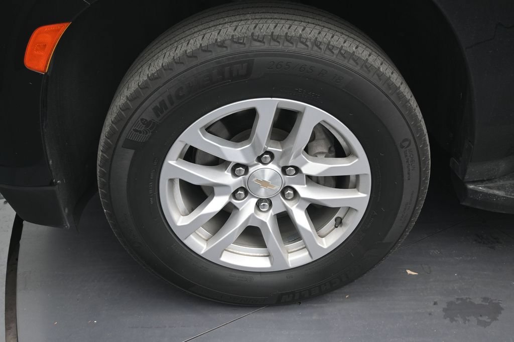 Used 2024 Chevrolet Suburban LS RWD image 10
