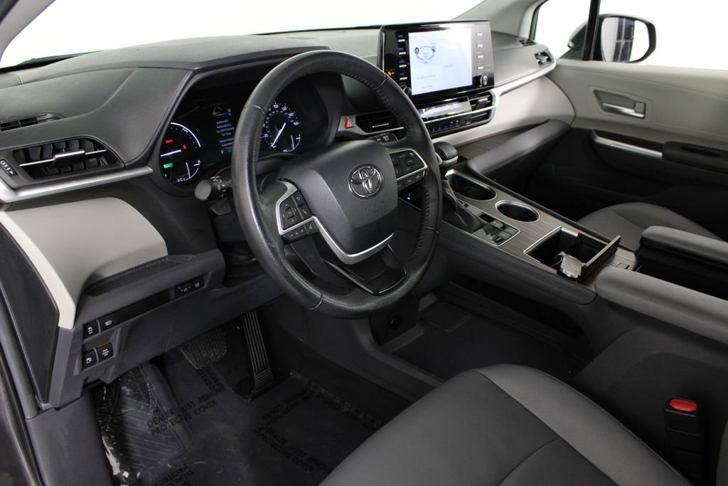 Used 2024 Toyota Sienna XLE image 20