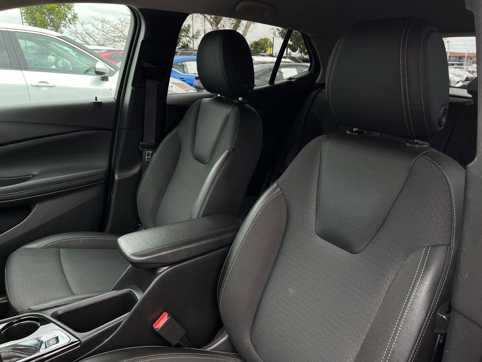 Used 2025 Buick Encore GX Preferred AWD/4WD image 37