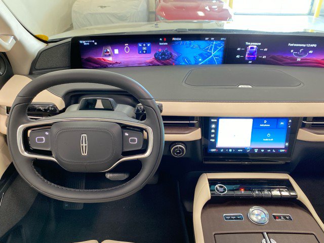 New 2027 Lincoln Navigator Reserve w/ Jet Appearance Package AWD/4WD image 15