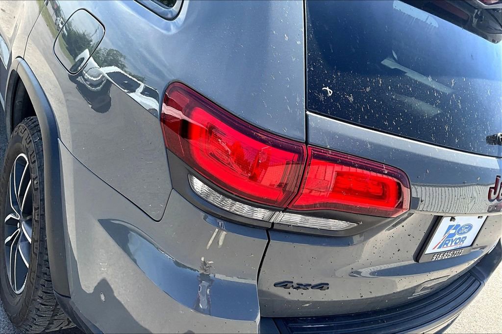 Used 2019 Jeep Grand Cherokee Trailhawk w/ Trailhawk Luxury Group AWD/4WD image 24