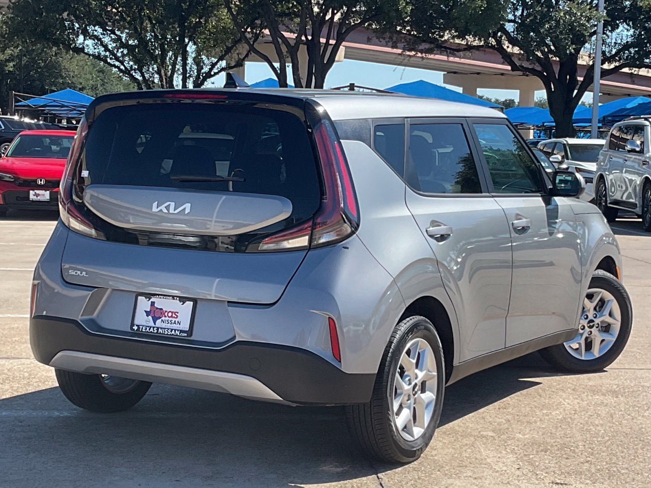 Used 2025 Kia Soul LX w/ LX Technology Package FWD image 4