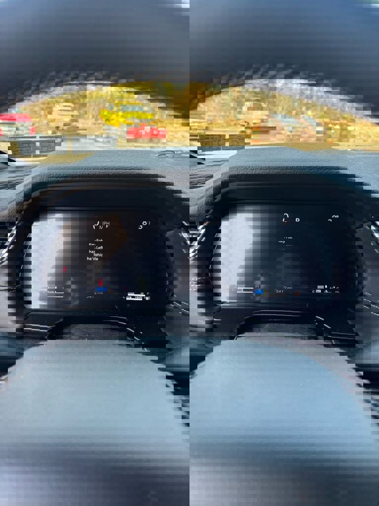 Used 2025 Jeep Grand Cherokee Altitude image 11