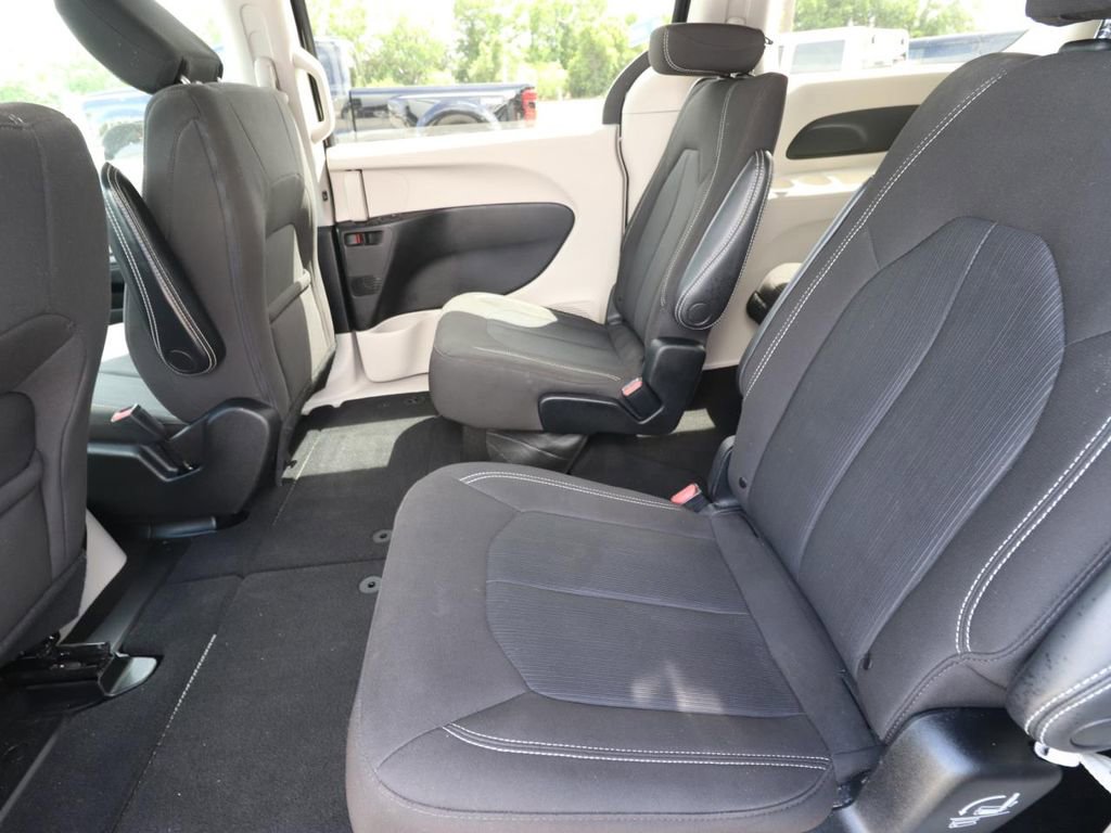 Used 2023 Chrysler Voyager LX image 9