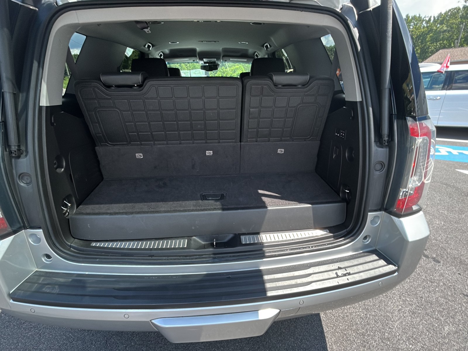 Used 2017 GMC Yukon SLT AWD/4WD image 24