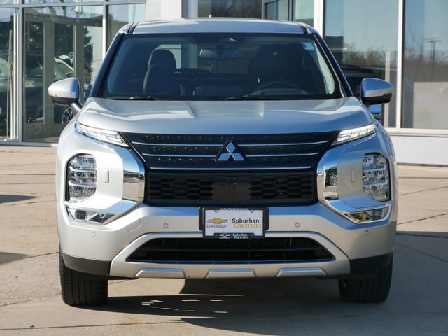 Used 2023 Mitsubishi Outlander SE image 2