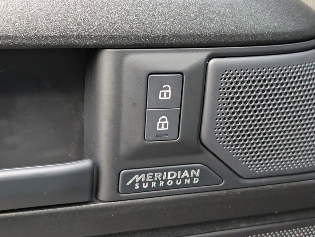 Certified 2025 Land Rover Defender 110 image 28