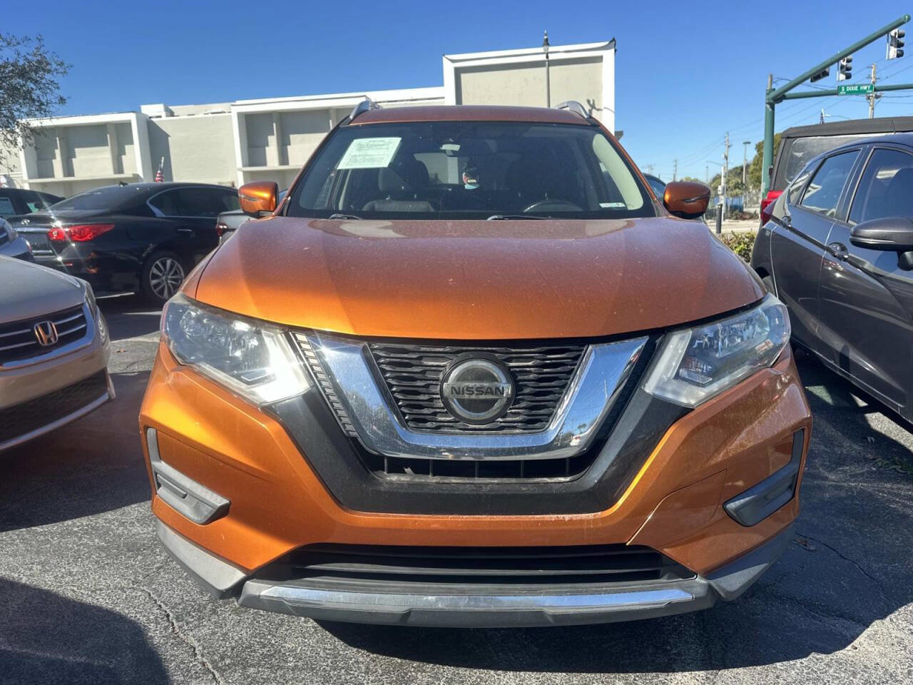 Used 2020 Nissan Rogue SV FWD image 2