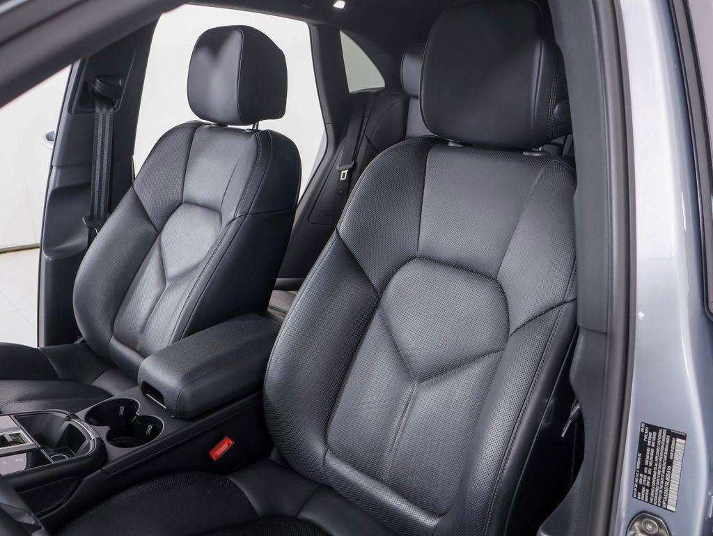 Certified 2024 Porsche Macan w/ Premium Plus Package image 7