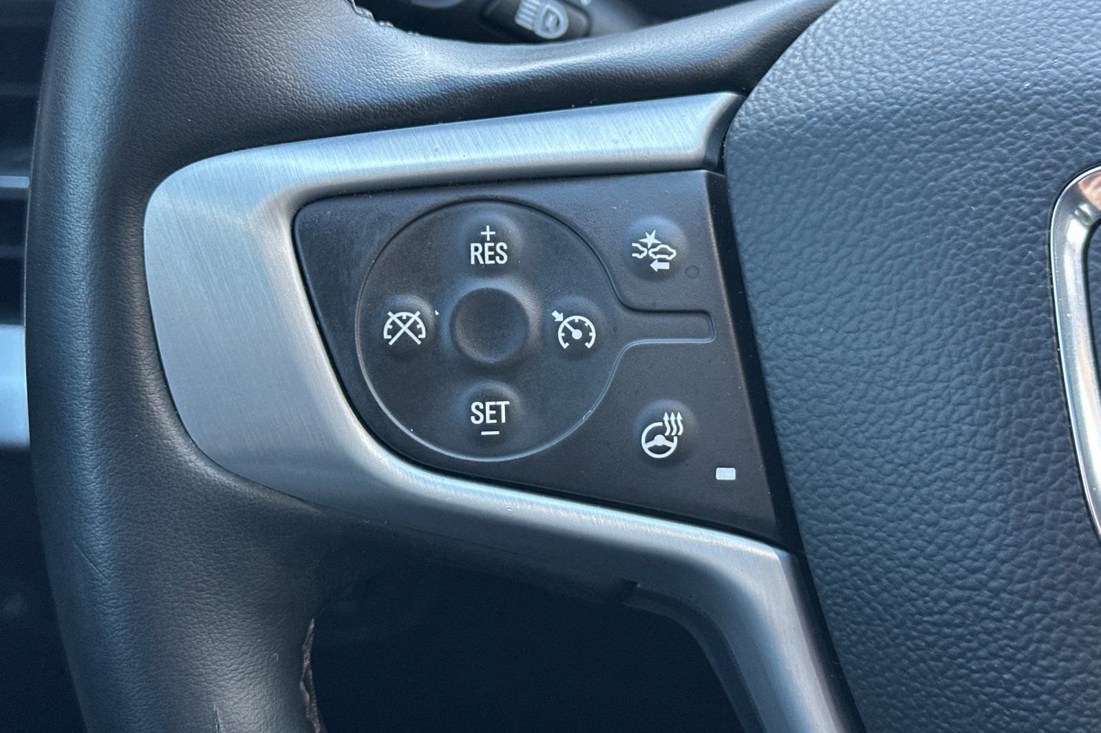 Used 2024 GMC Terrain SLT image 32