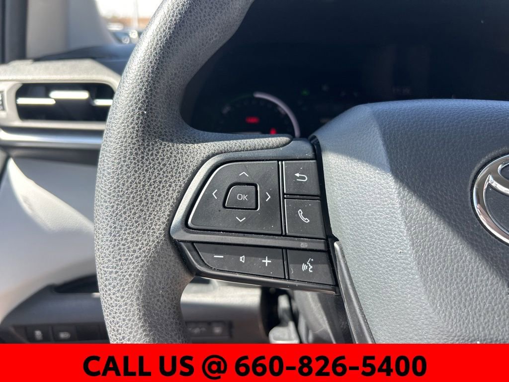 Used 2025 Toyota Sienna LE image 20