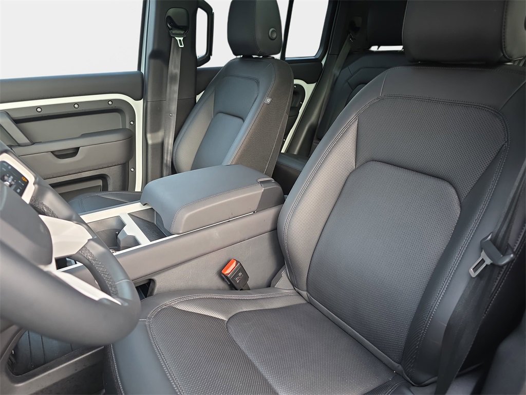 Used 2025 Land Rover Defender 110 S image 14