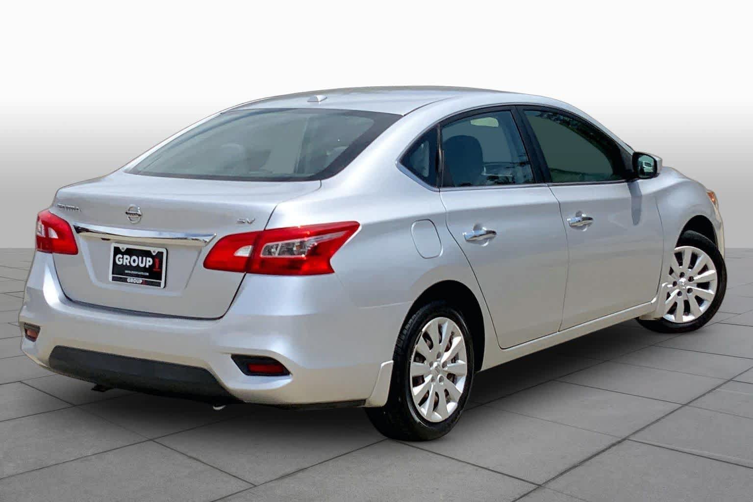 Used 2016 Nissan Sentra SV FWD image 13