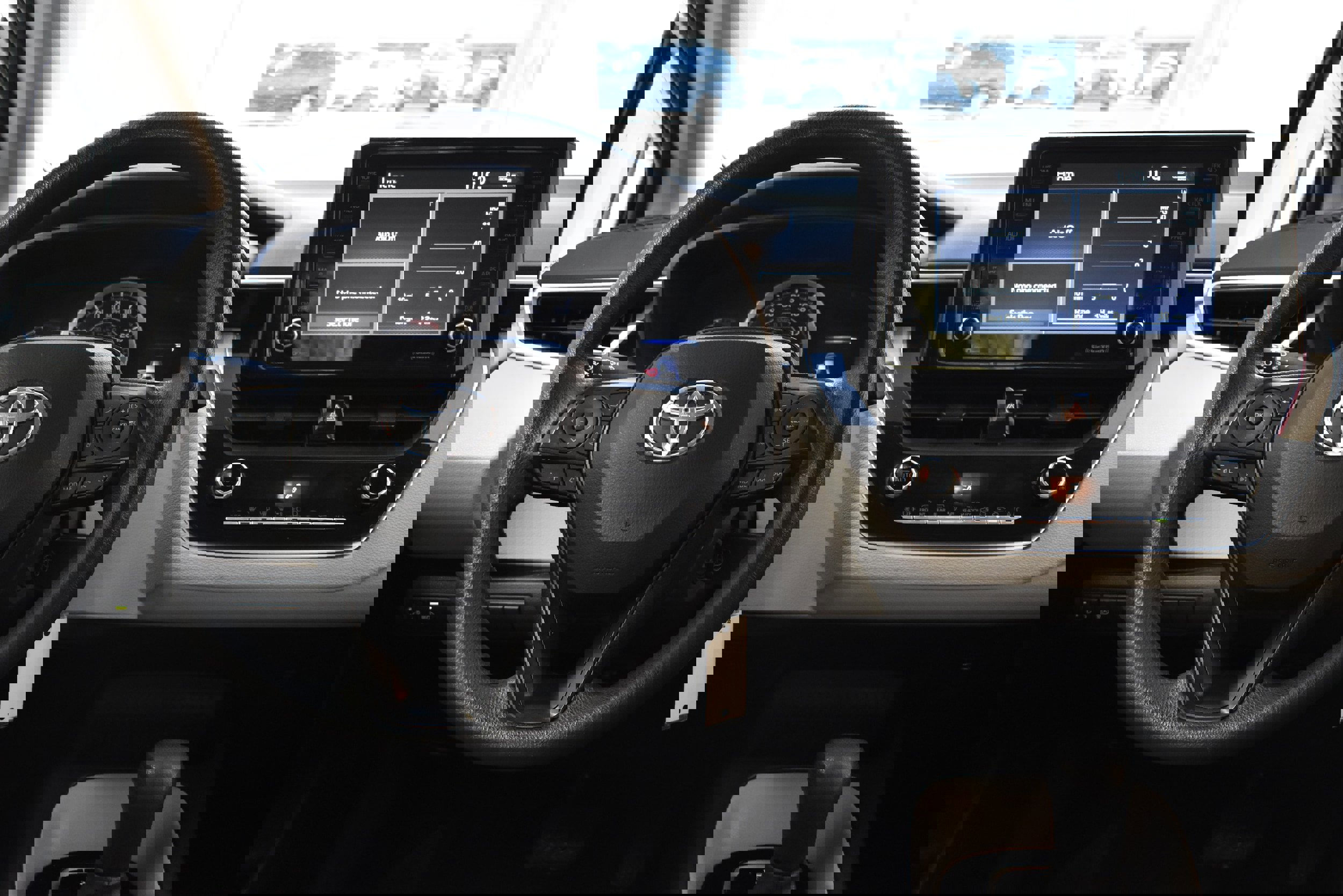 Used 2022 Toyota Corolla LE image 31