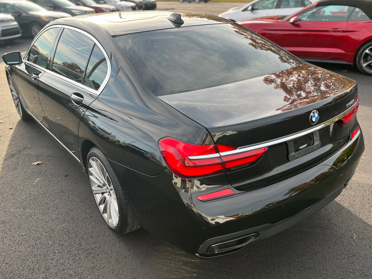 Used 2019 BMW 750i w/ Executive Package image 15